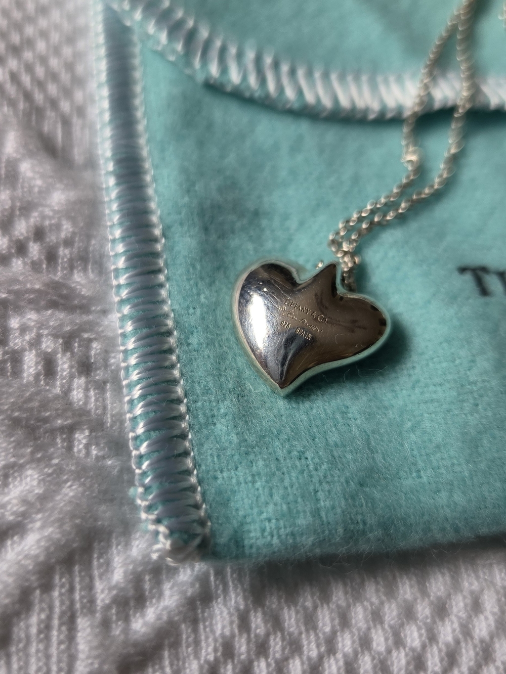 Tiffany & Co. Silver Heart Pendant on Silver Chain with Tiffany Blue Pouch - Picture 4 of 8